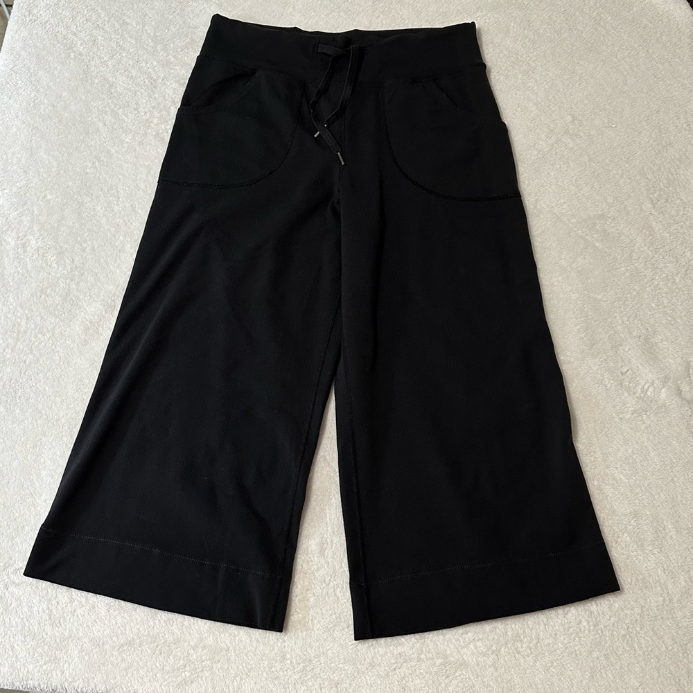 Lululemon Still Crop - Picture 2 of 12